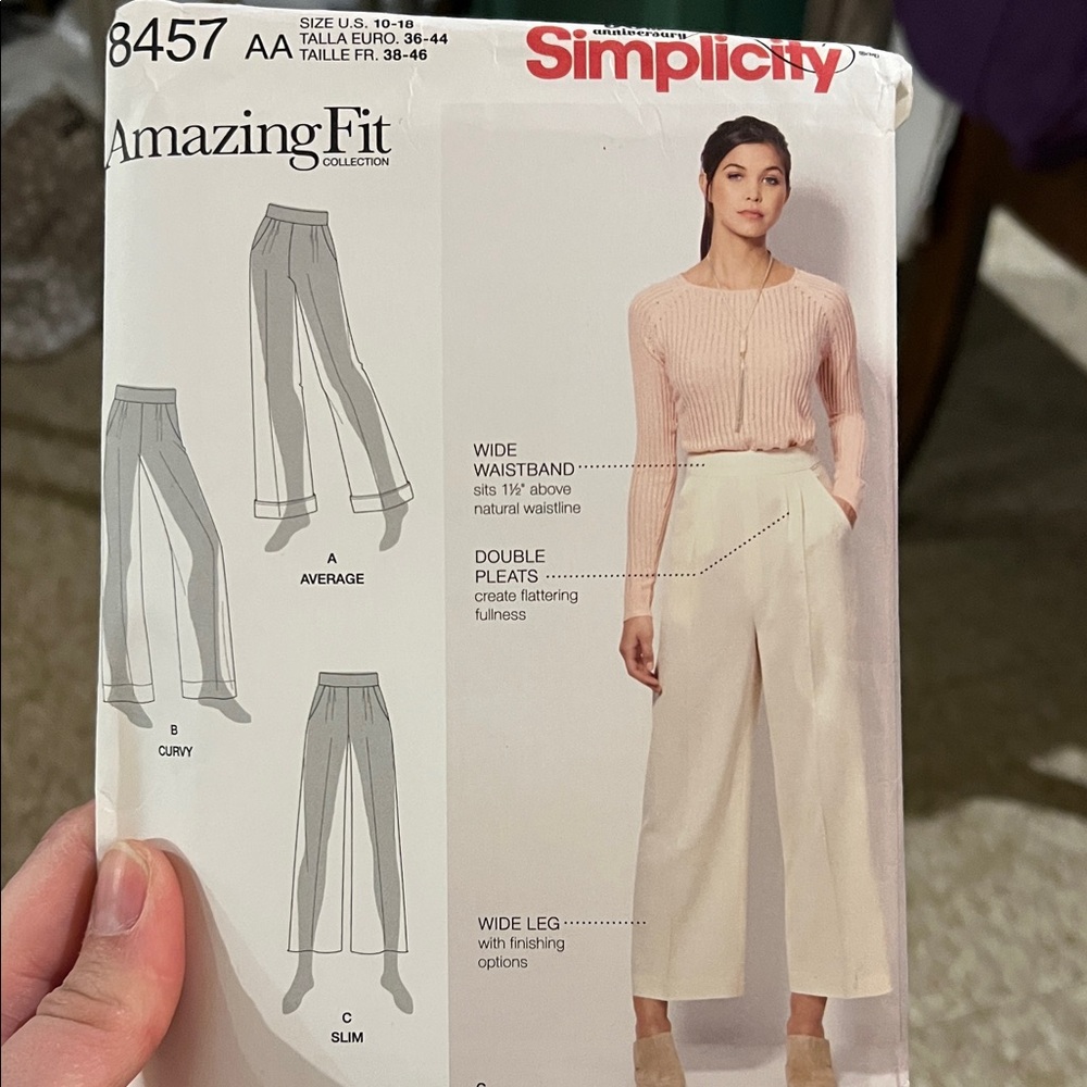 PATTERN

Simplicity Women's Elegant Cream Wide-Leg Trousers